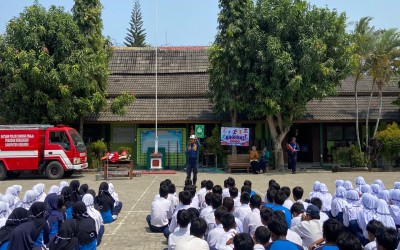 SMP Negeri 2 Ambal Ikuti Edukasi Penanganan Satwa dan Simulasi Pemadaman Kebakaran